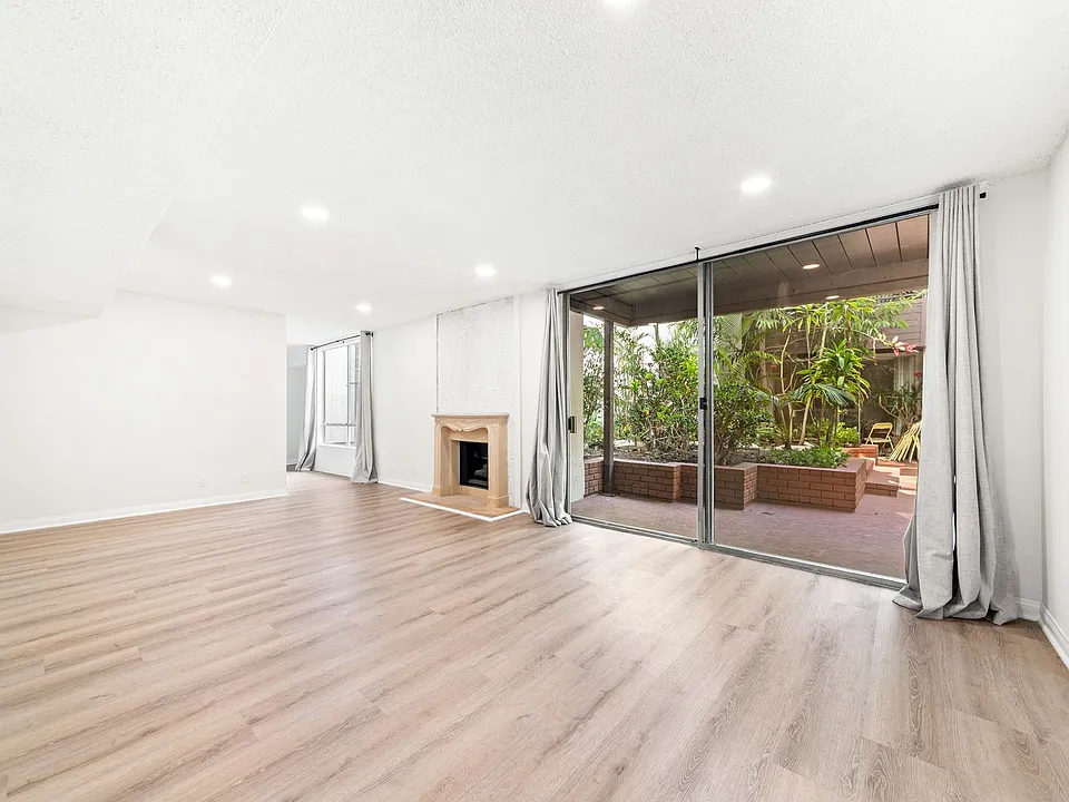 Oakhurst Skyline LLC