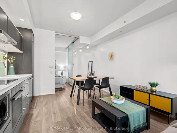 45 Charles St E, Toronto, ON