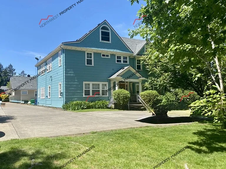 1903 Capitol Way S — Photo 1