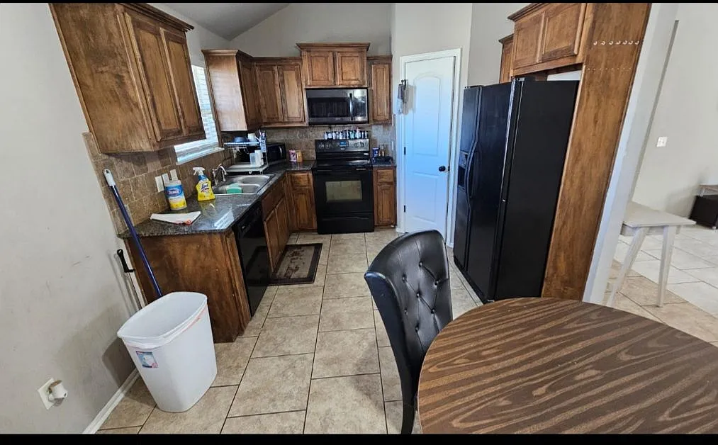 3 bed, 2.0 bath, 1240 sqft, $1,650 — Photo 4