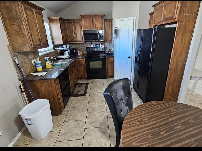 12812 Heritage Oaks Dr — Photo 4