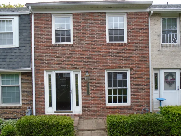 617 Simbury St #D-8, Columbus, OH 43228