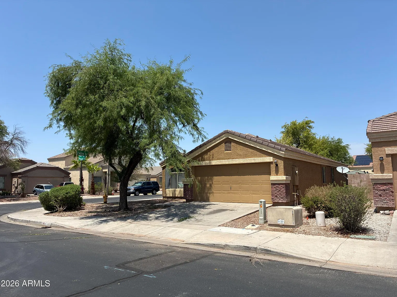 3 bed, 2.0 bath, 1310 sqft, $1,650 — Photo 3