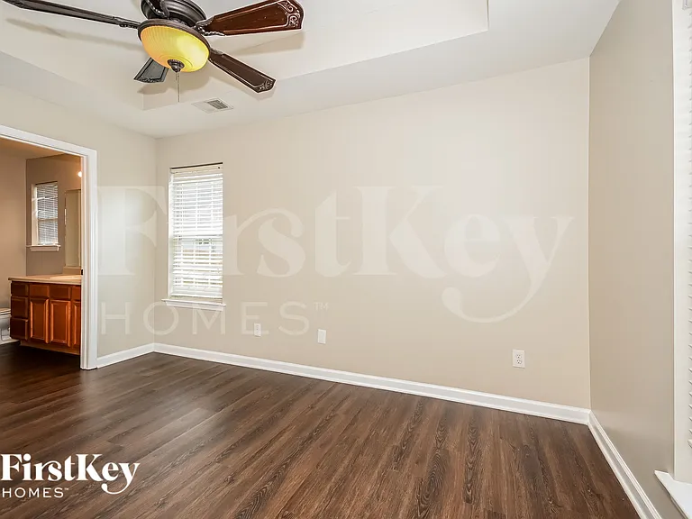 2033 Greenhill Pass — Photo 8