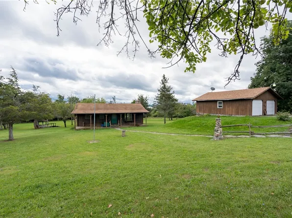 14460 Middle Rd, Dexter, NY 13634