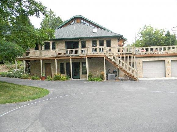 2nd image of 1601 Hillcrest Dr