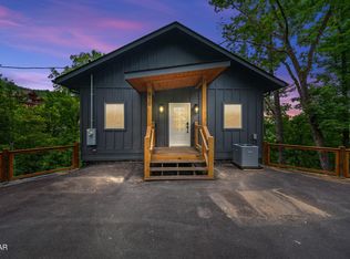 810 Upper Windsor Way, Gatlinburg, TN 37738