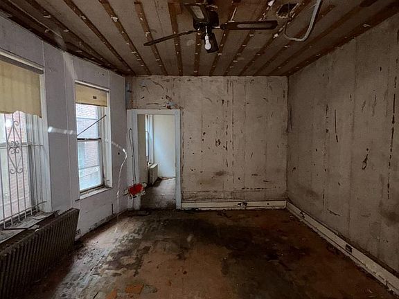 4th image of 643 S 60th St