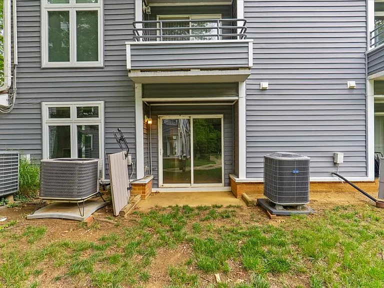 1134 Lake Heron Dr #1B — Photo 14