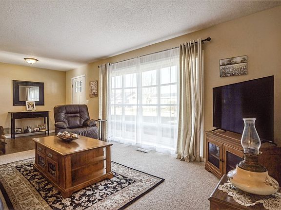 3rd image of 4559 Orchard Dr NW