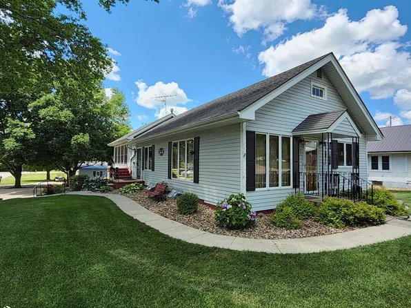 702 N Walnut St, Avoca, IA 51521