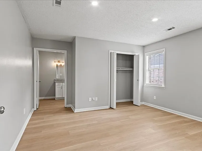 Swan Creek Apartments — Photo 23
