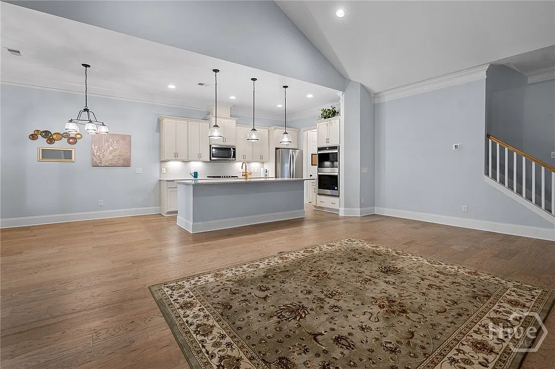 3 bed, 3.0 bath, 2167 sqft, $3,500 — Photo 4