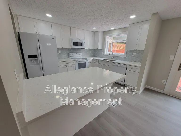 7598 Springfield Hills Dr — Photo 5
