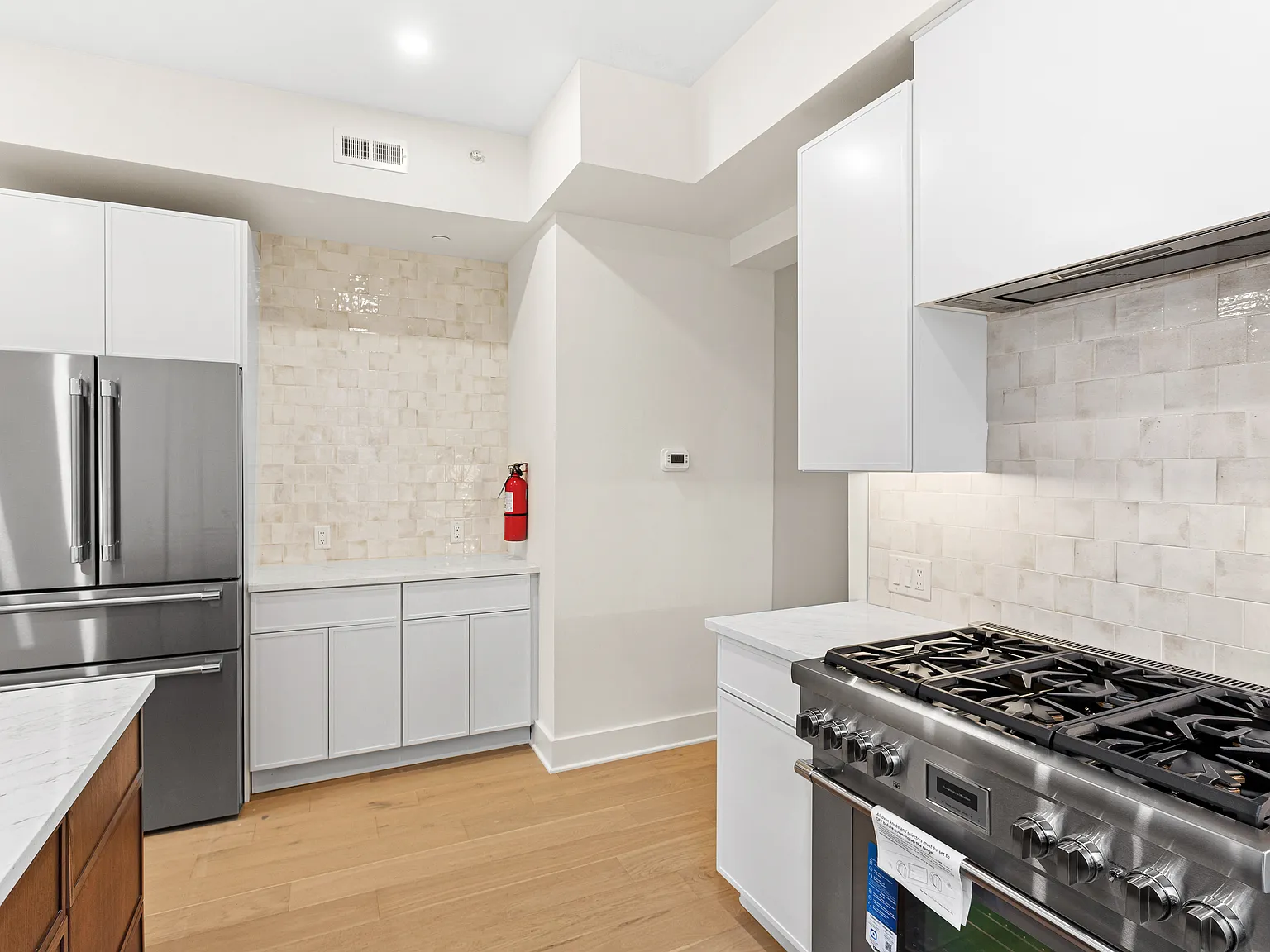 3 bed, 2000 sqft, $5,825 — Photo 2