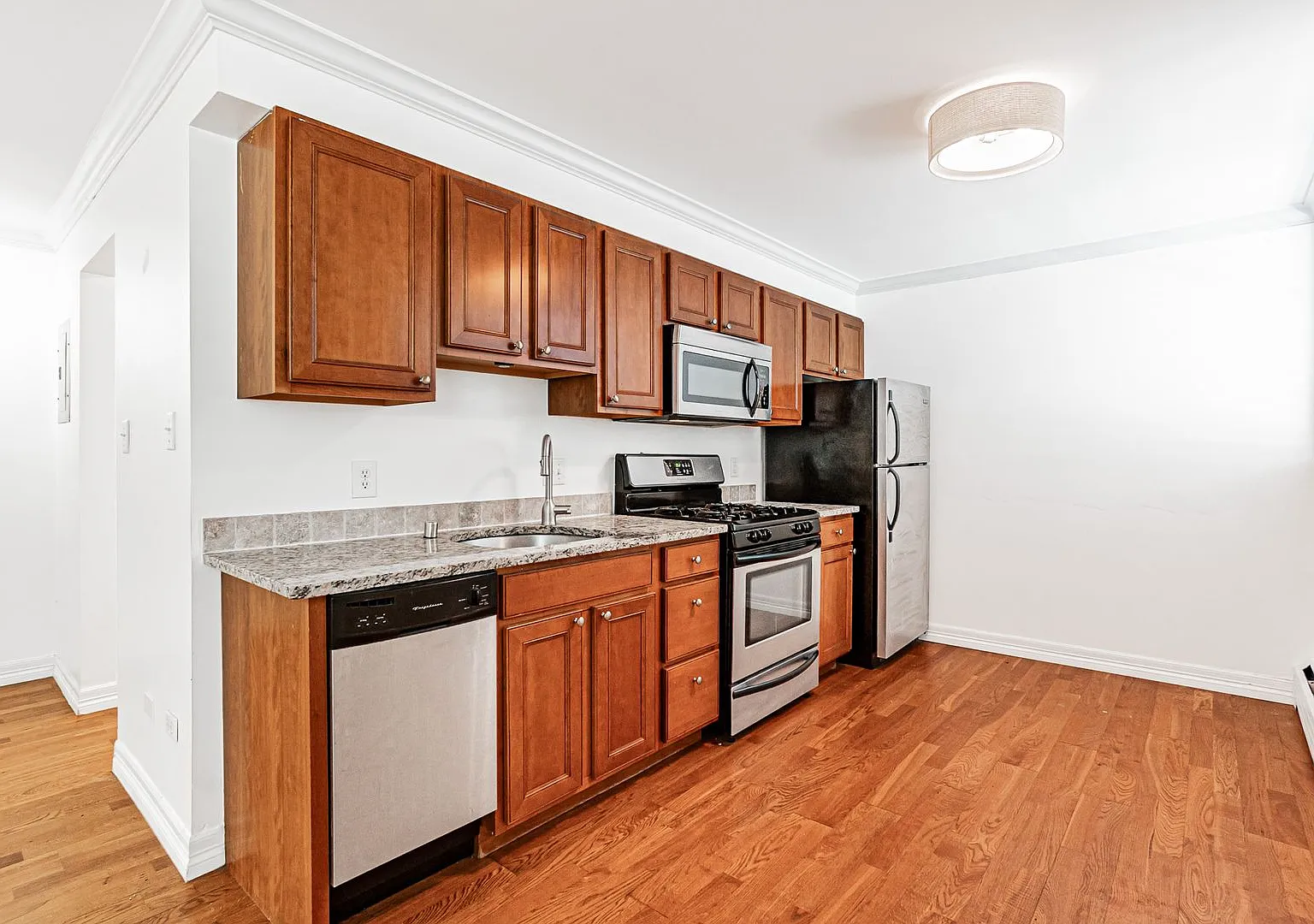 Cozy Studio in Cheesman Park, with Washer and Dryer in Unit — Photo 4