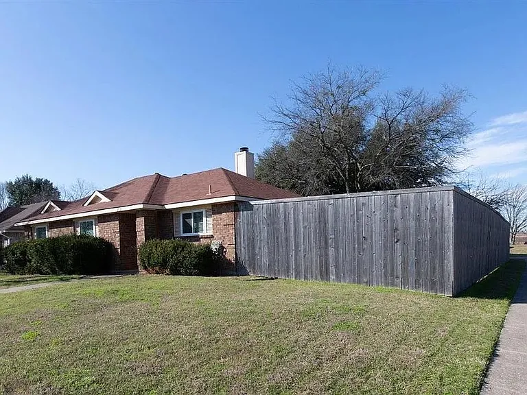 2321 Shadyoaks Ln — Photo 6