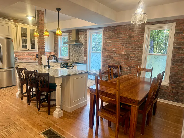 320 Oak St — Photo 4