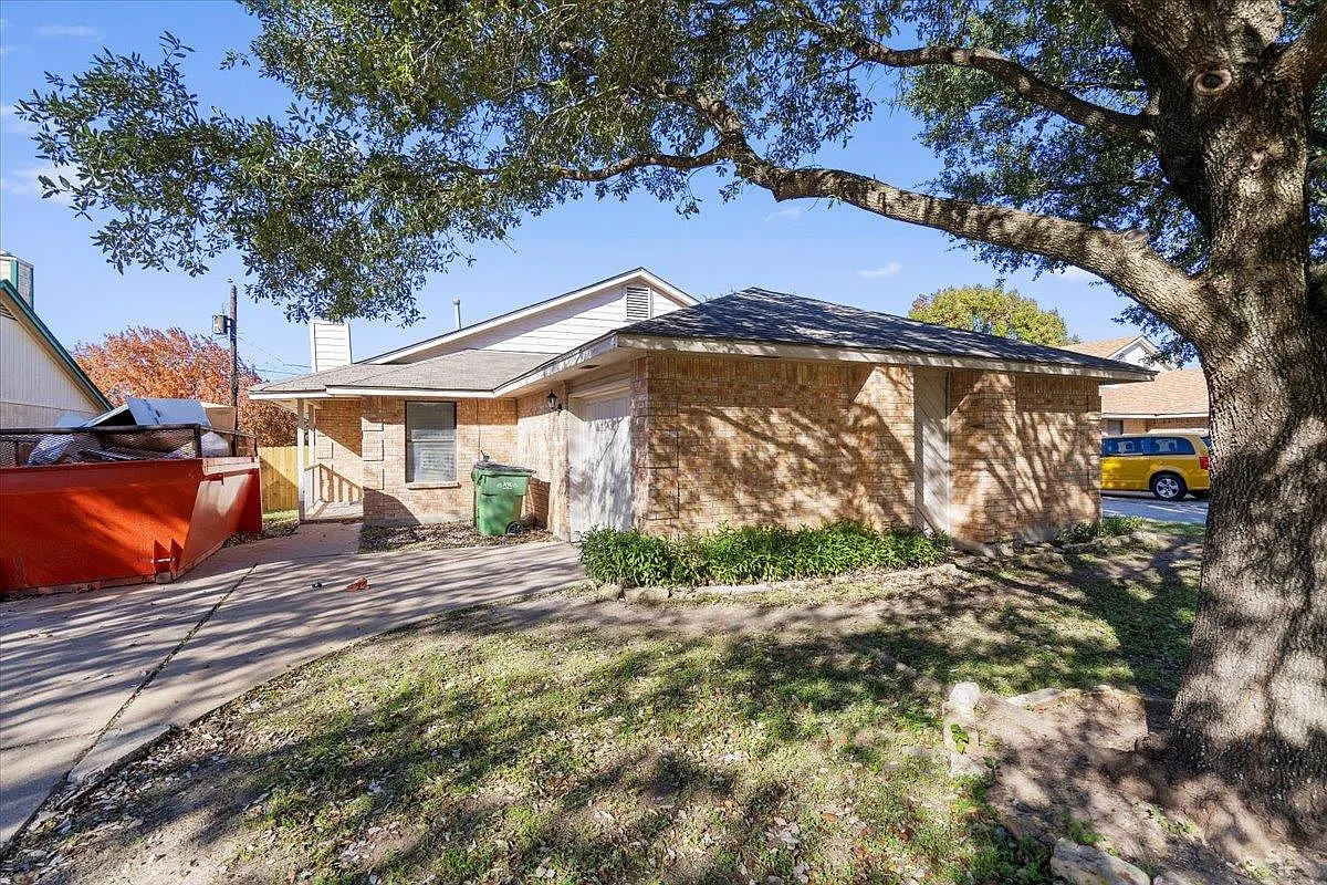 2 bed, 2.0 bath, 771 sqft, $1,550 — Photo 3