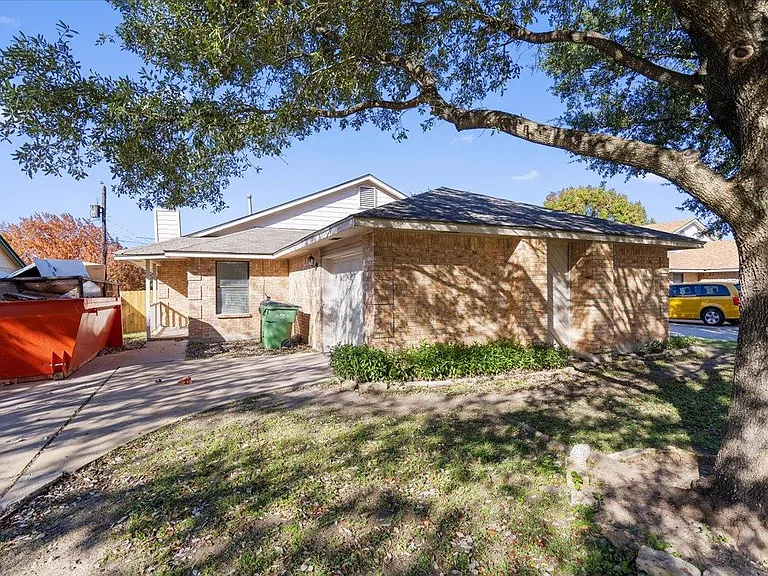 1312 Zephyr Ln — Photo 3
