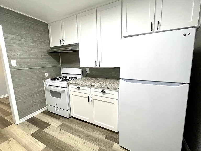 61 15th Ave NW — Photo 5