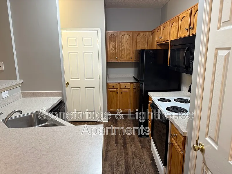 Lighthouse Apartments — Photo 3