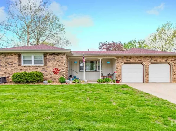 23 Rainbow Dr, Pekin, IL 61554