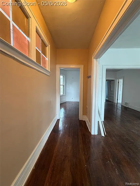 3 bed, 1.0 bath, 2380 sqft, $2,200 — Photo 2