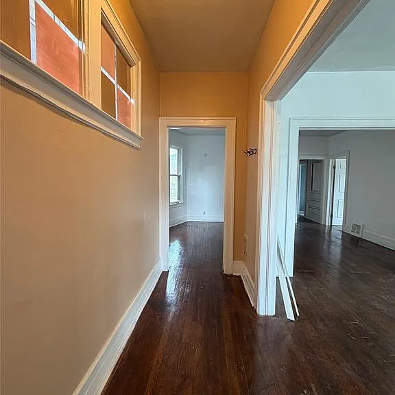 1435 W Euclid St — Photo 2