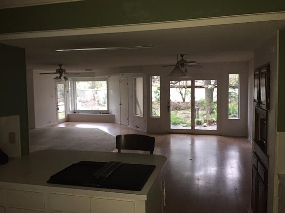 Kitchen to the living