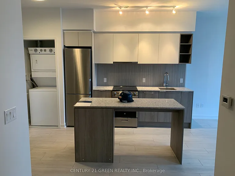 31 Tippett Rd #817 — Photo 11