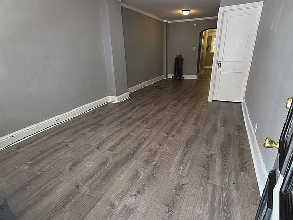 2nd image of 1039 Muhlenberg St