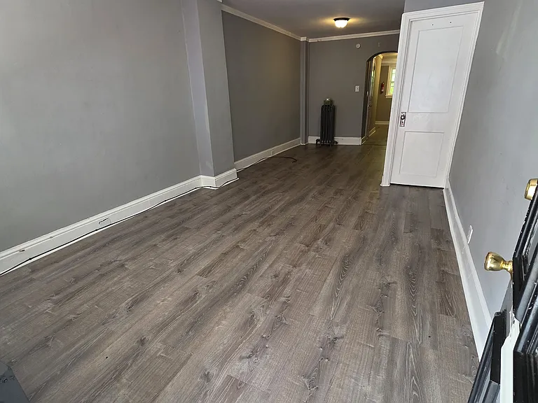 1039 Muhlenberg St — Photo 2