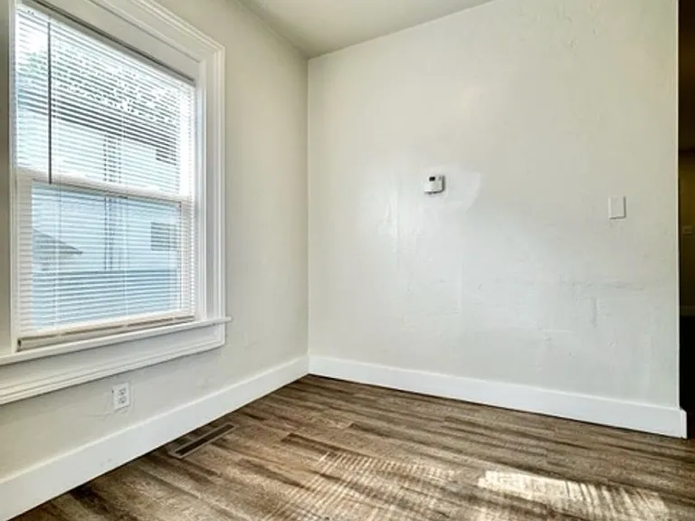 715 Pine St — Photo 11