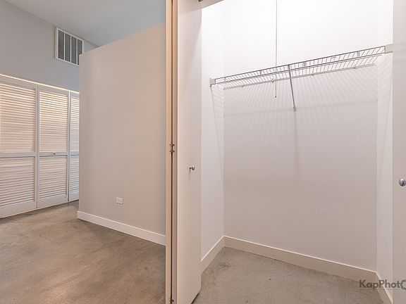 4th image of 939 W Madison St APT 403