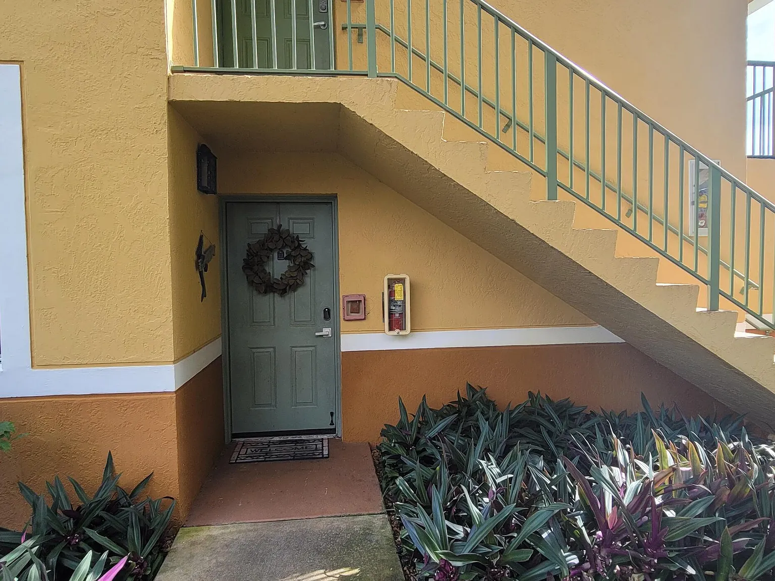2 bed, 1.0 bath, 945 sqft, $2,300 — Photo 2