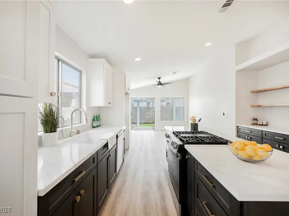 5828 Red Gull St, Las Vegas, NV 89149
