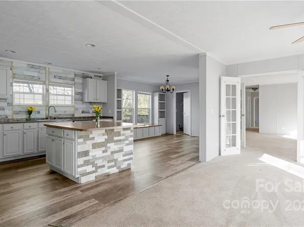 64 Hennessee St, Clyde, NC 28721