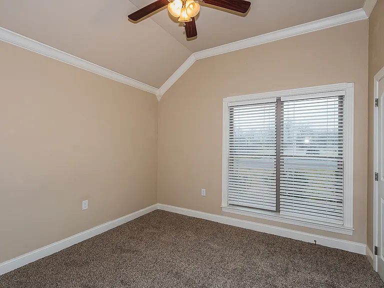 136 Chambery Dr — Photo 10