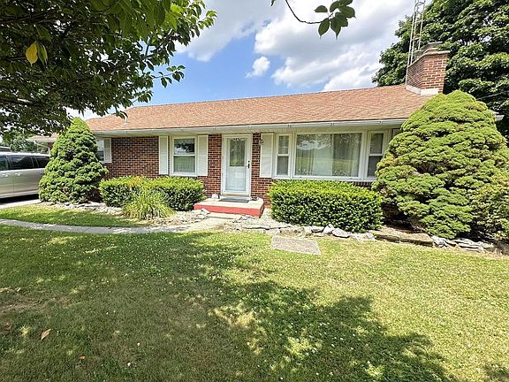 2nd image of 985 Fairview Dr