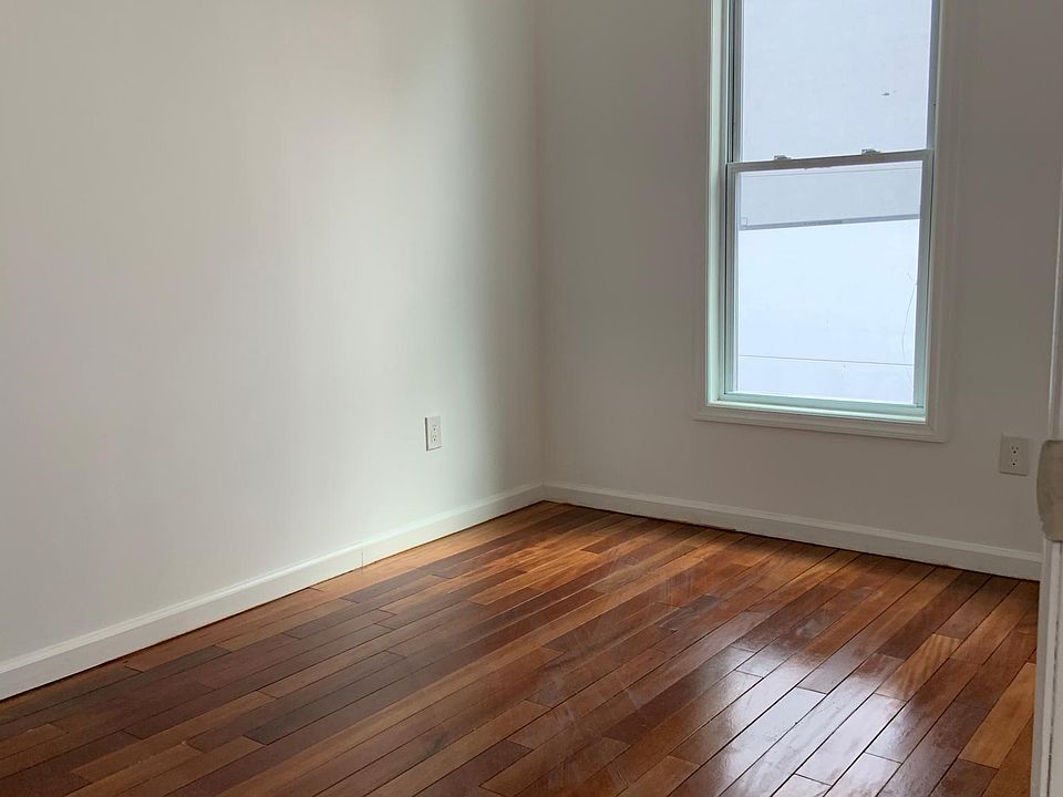 2nd image of 1044 Washington Ave