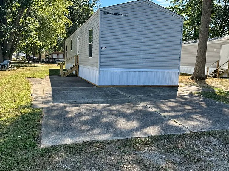 2501 S Broadway Ave — Photo 32