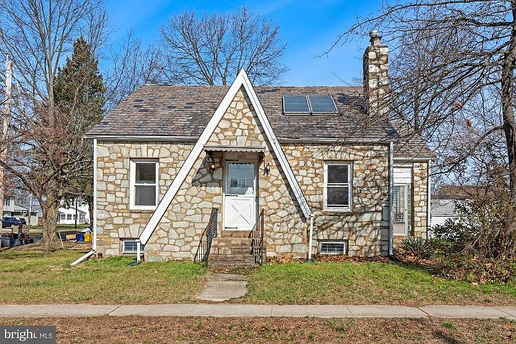 1st image of 809 Olive St