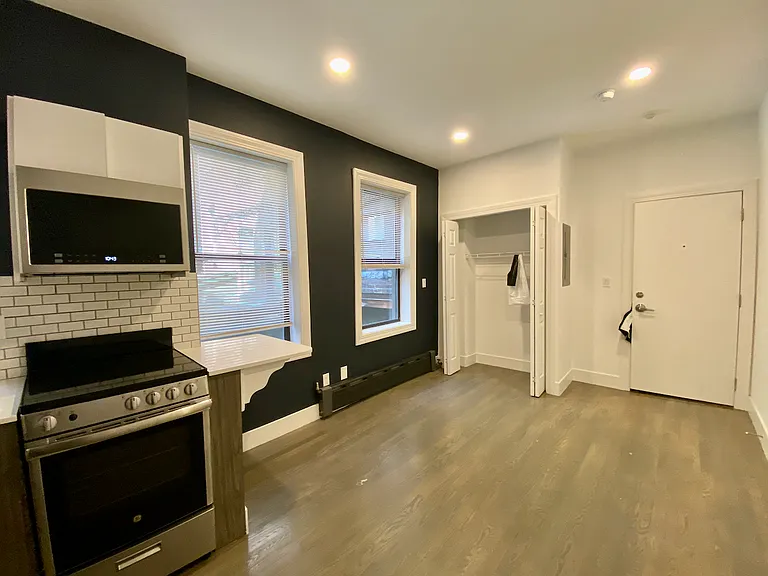 31 Temple St #2F — Photo 3