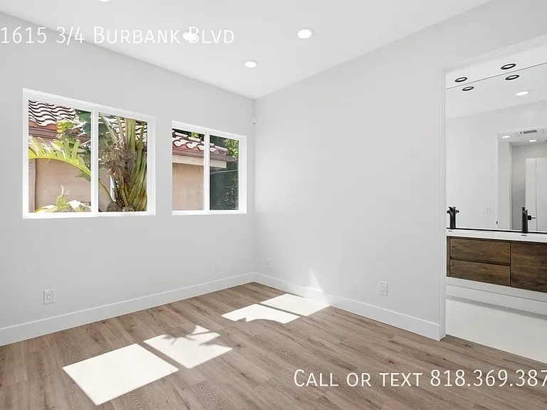 11615 3/4 Burbank Blvd — Photo 10