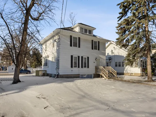 1114 College St N, Fargo, ND 58102