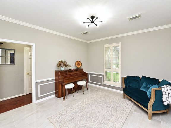 5th image of 54 Bradford Cir