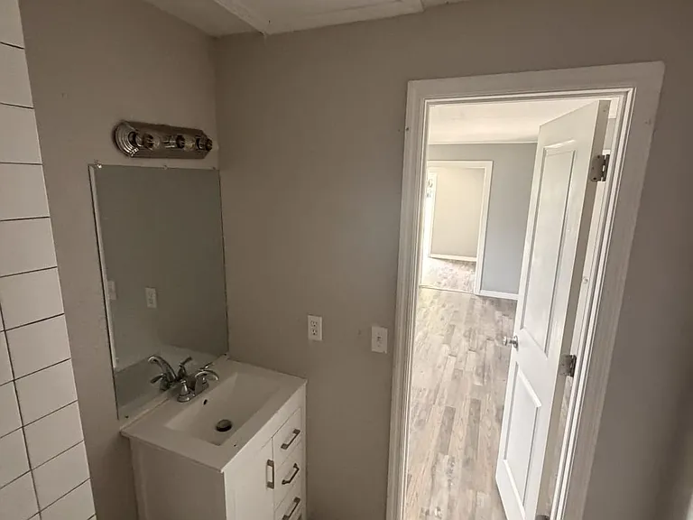 1418 Woodlawn Ave — Photo 11
