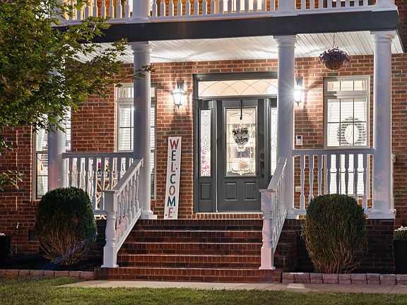 2nd image of 125 Roanoke Station Cir