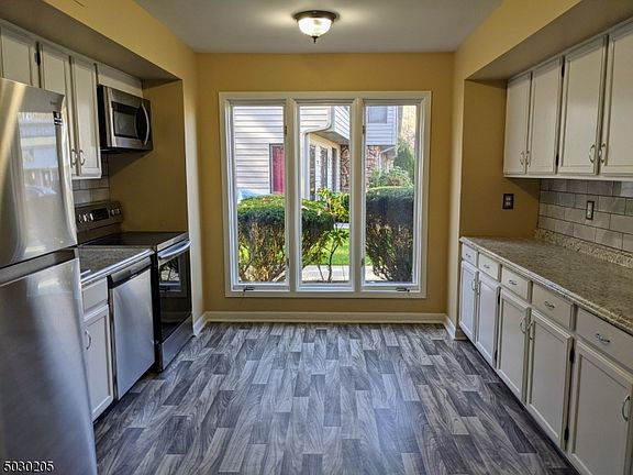 3rd image of 401 Mohegan Cir #401